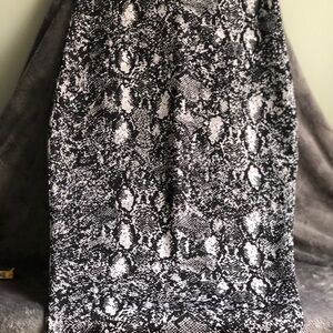 𝅺APT 9  Apt Black and silver gray snakeskin print pull up pencil skirt size med